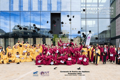 Un lancer de toques a eu lieu à l’issue des nombreuses interventions ( parrain de la promotion - président, directeur et directeur-adjoint de l’IUT - élus locaux et nationaux - Vice-président de l’université d’Orléans - Président de l’UNPIUT) et de la remise des BUT.