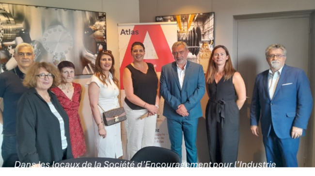 Entourant la Déléguée Générale IDF de l’Atlas OPCO, le Président de l’ARIUT IDF et son Bureau, avec à droite son Délégué Général