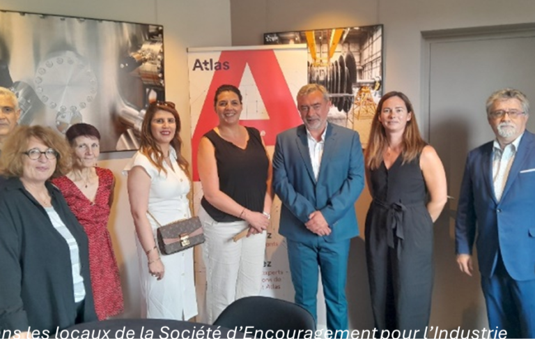 Entourant la Déléguée Générale IDF de l’Atlas OPCO, le Président de l’ARIUT IDF et son Bureau, avec à droite son Délégué Général